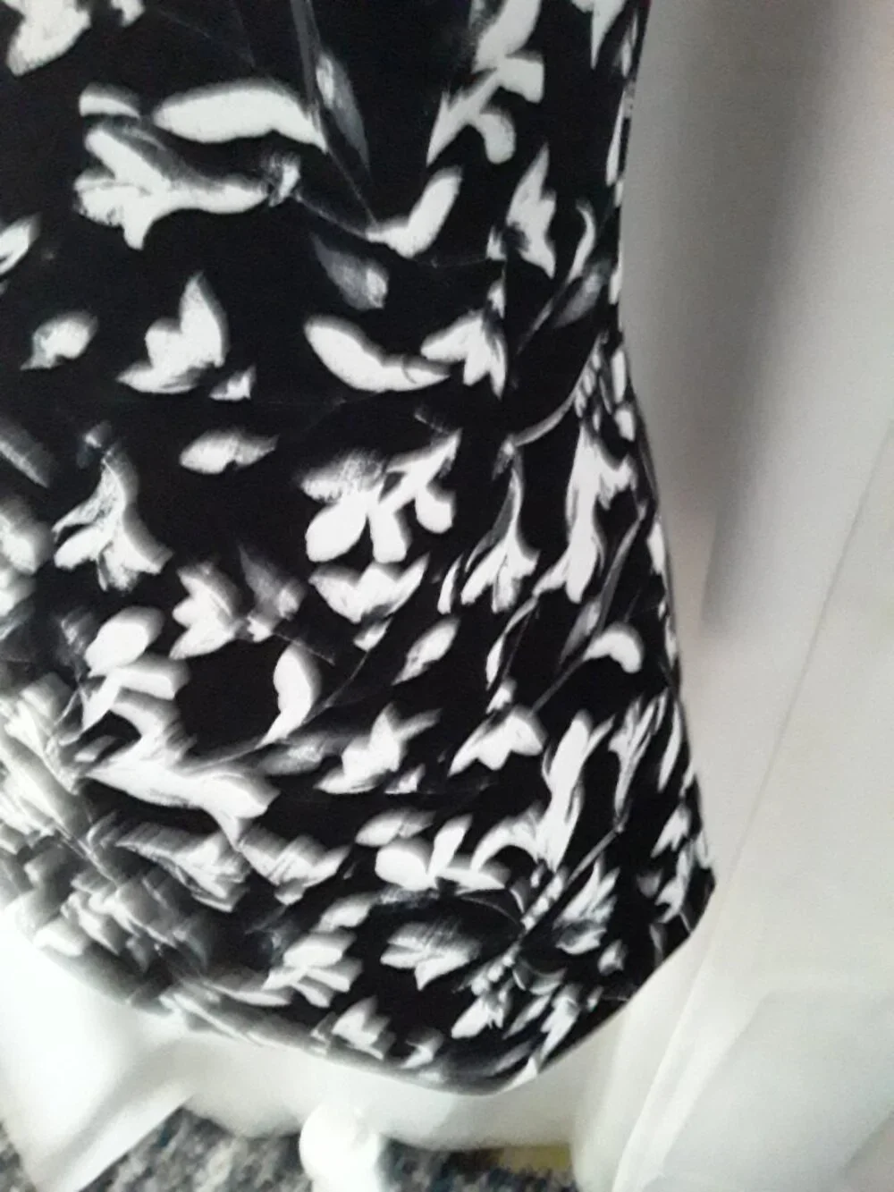 White House Black Market lovely black and white halter top size S - Picture 4 of 10